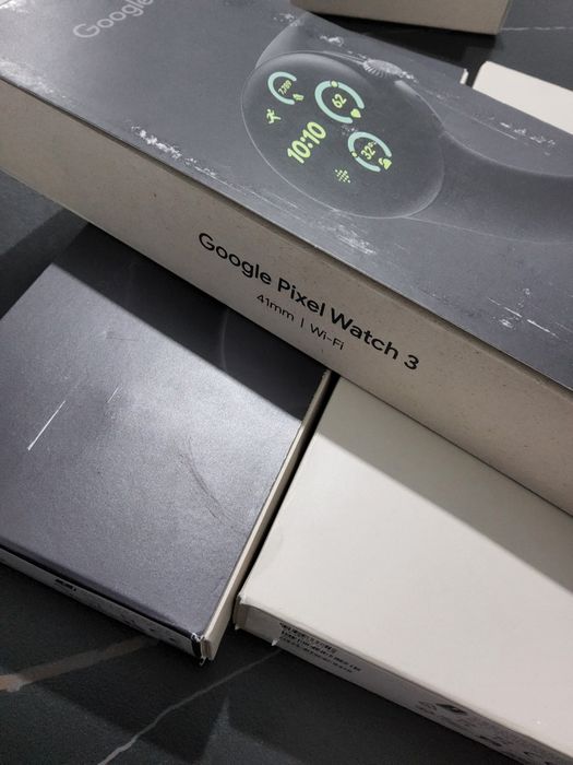 Google Pixel Watch 4 41mm silver si 3 45mm black sigilate