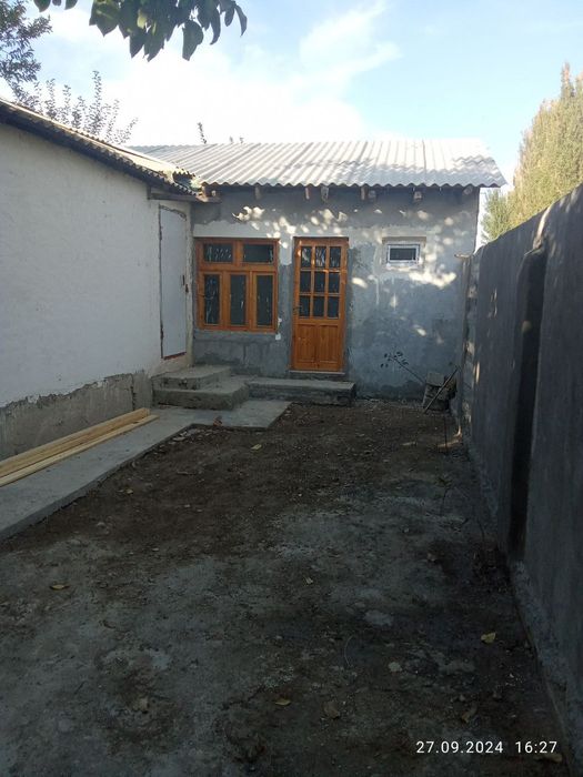 Uy srochna sotiladi 3 sotiq 3xona