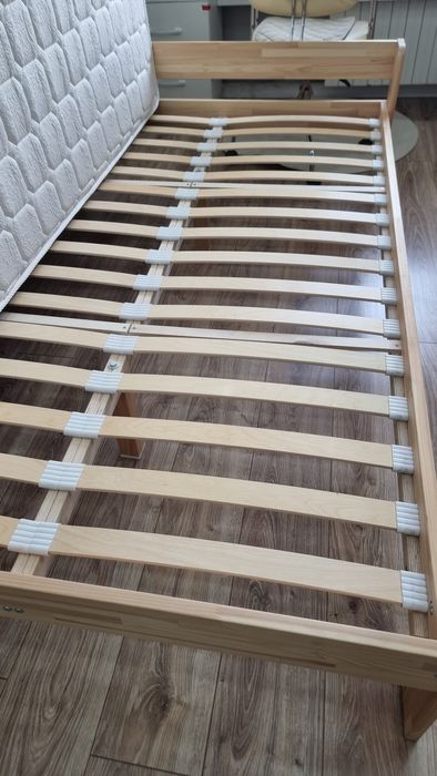 Кровать ikea ( дуб)