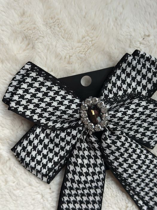 Панделка брошка в черно бял пепит с кристали Zara