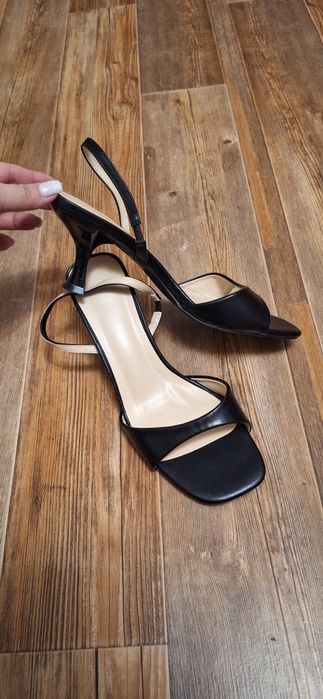 Продам женскую обувь