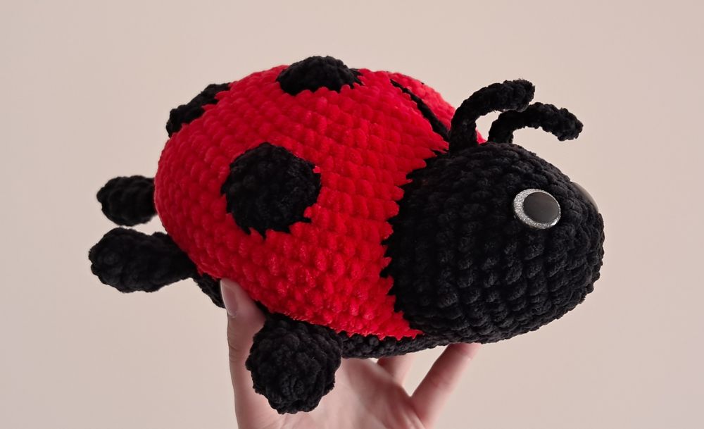 Плетена играчка калинка