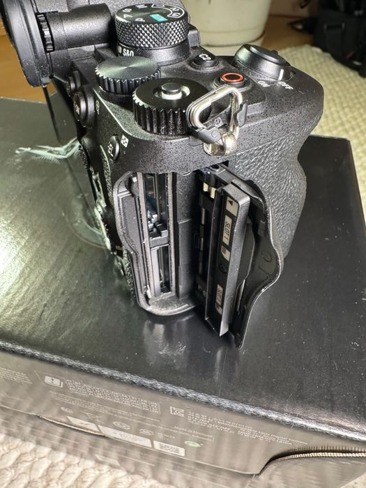 Sony A7IV почти не изполвано с гаранция