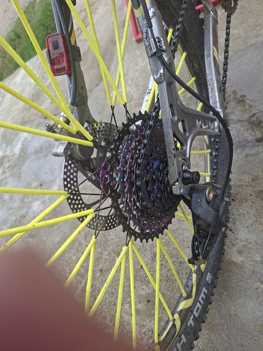 Bicicletă giant full suspension