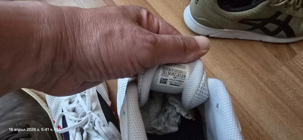 Лот от кецове nike, asics, reebok.