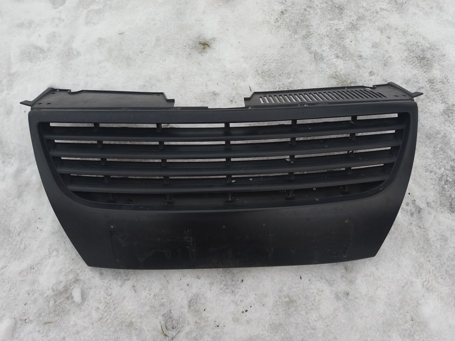 Grilă centrală bară față Volkswagen Passat B6 2005-2010