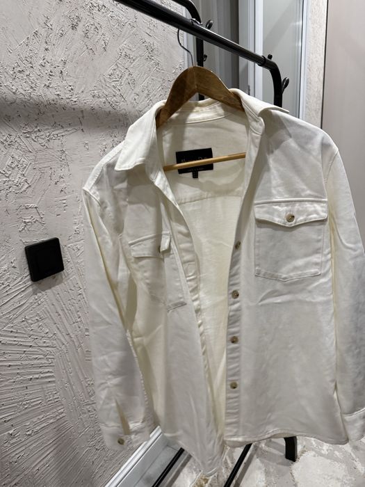 Две джинсовки: классическая и белая