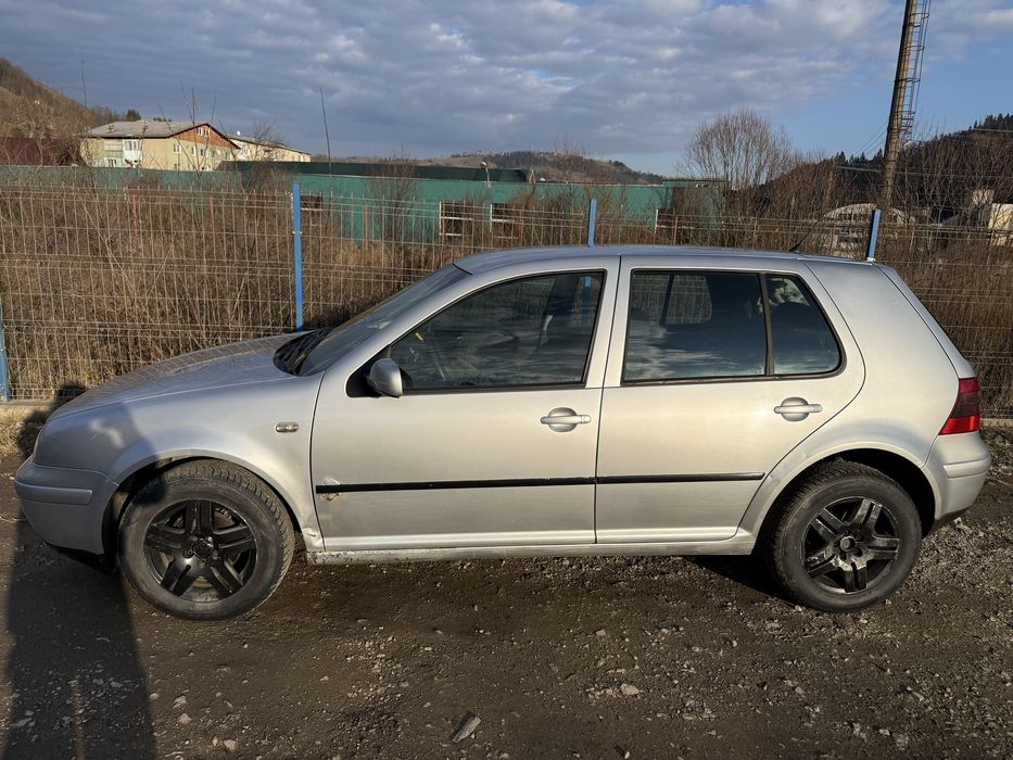 Vand golf 4 1.6 benzina