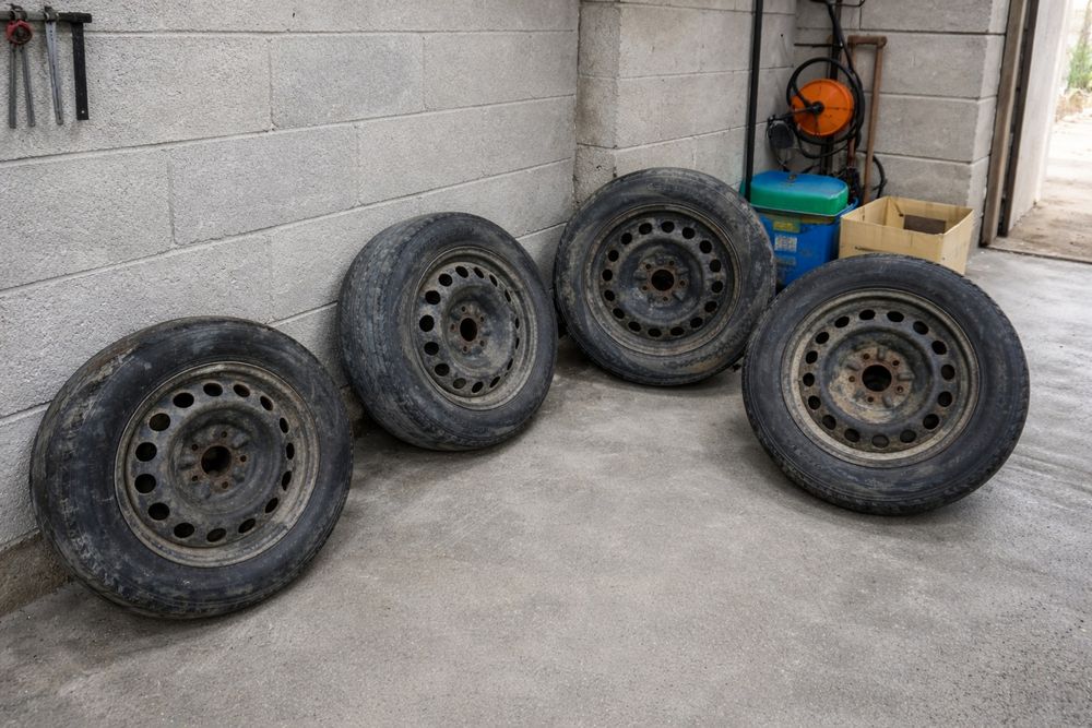 Диск шинамен 4шт  215/60/16 сатылады