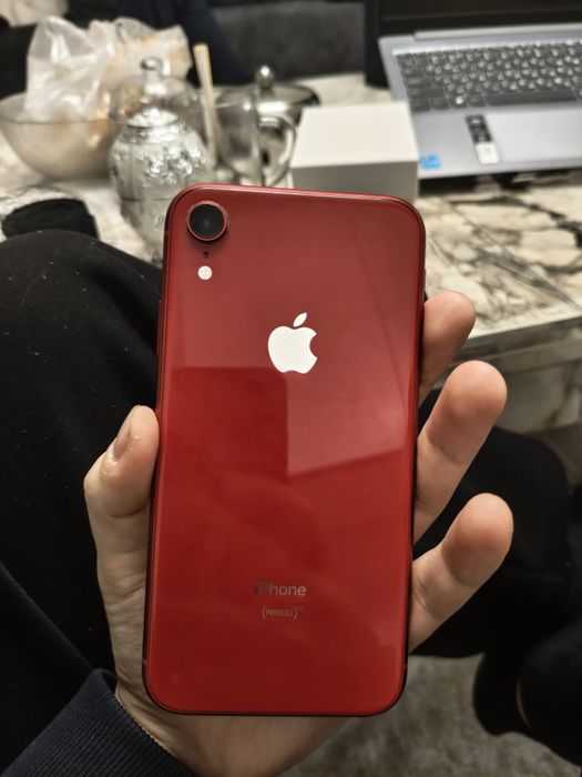 Iphone xr  Никаких царапин нет ,все работает
Коробки нету,к телефону п