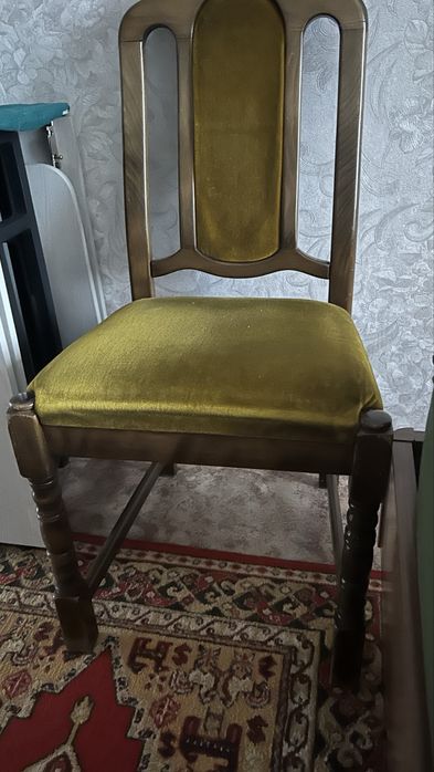 Продам стуля  разного цвета