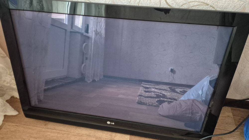 Телевизор LG хорошом сост