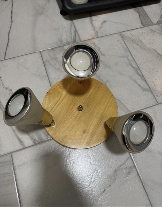 Aplica lemn masiv cu trei becuri