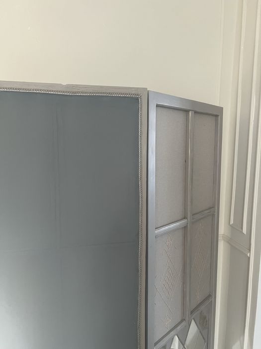 Продам ширму серую 3 секции. Стул.