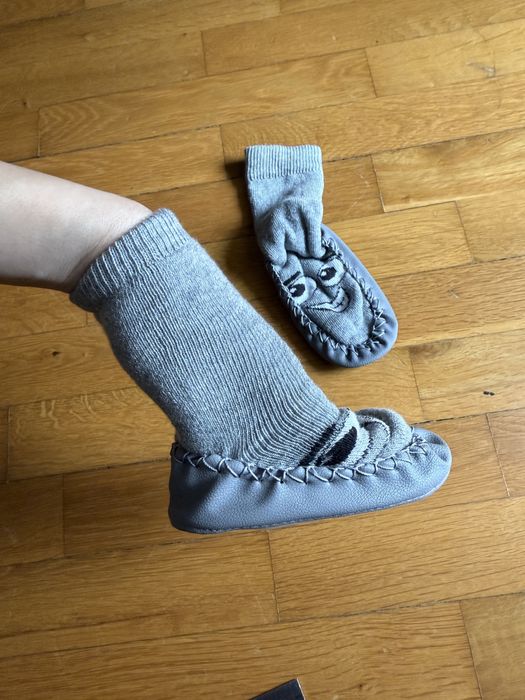 Бебешки чорапки с кожена подметка