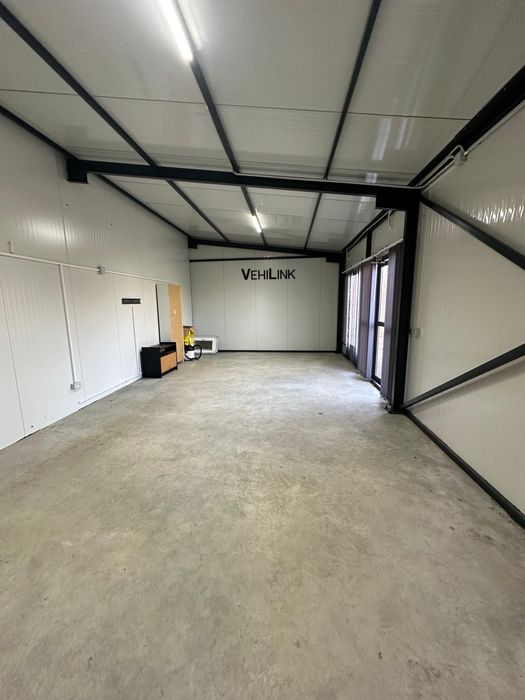 Inchiriez teren cu birou Lunca Cetatii , 500-1000 mp, Sector 3