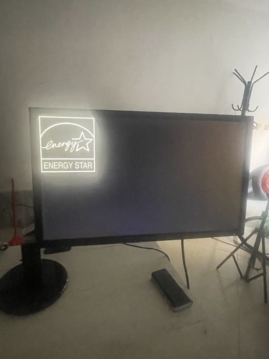 Монитор Acer K242HL със стойка за бюро