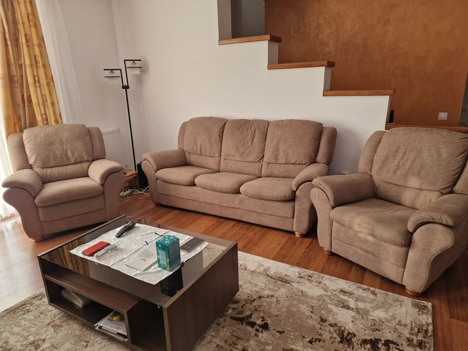 Vand  canapea extensibila si fotolii in stare foarte buna