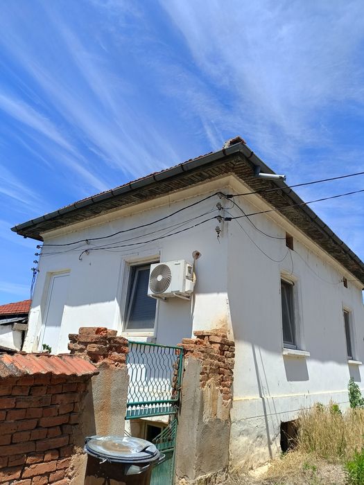 Продавам къща близко до жбе гарата за 77000евро