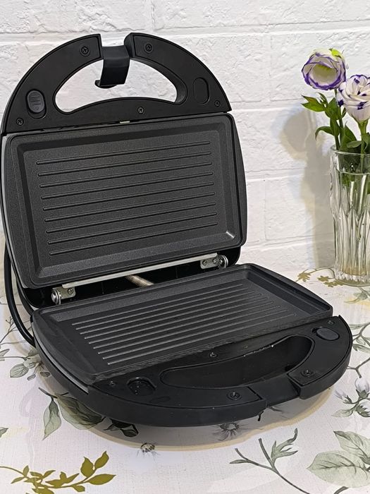 Продается грильница вафельница