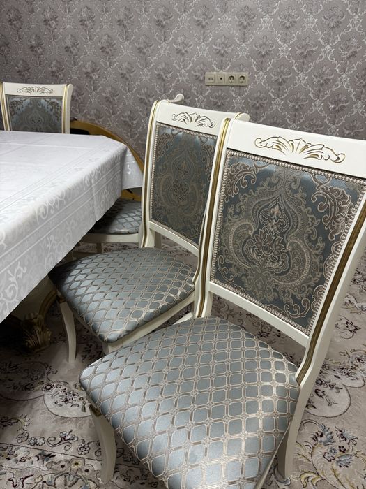 стол со стулями 3ай болды алганыма