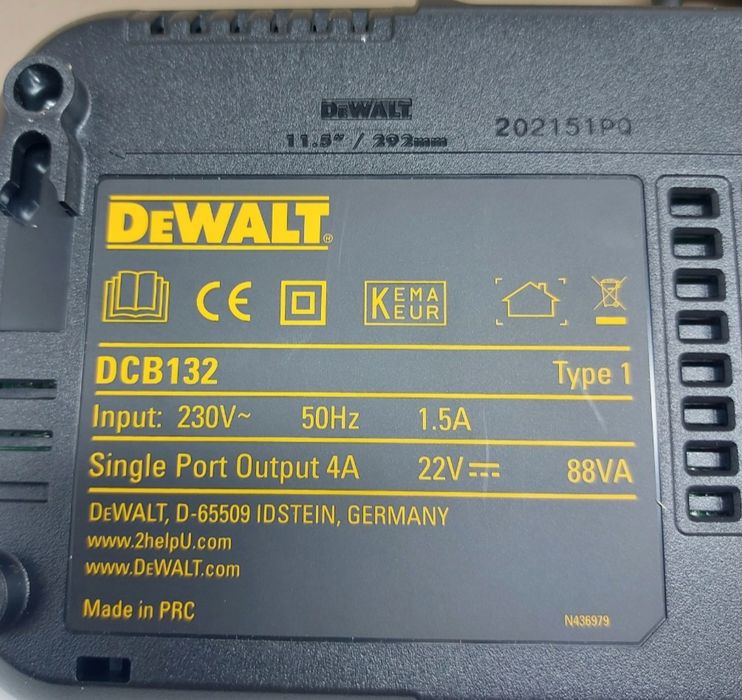 Зарядно устройство Dewalt DCB132