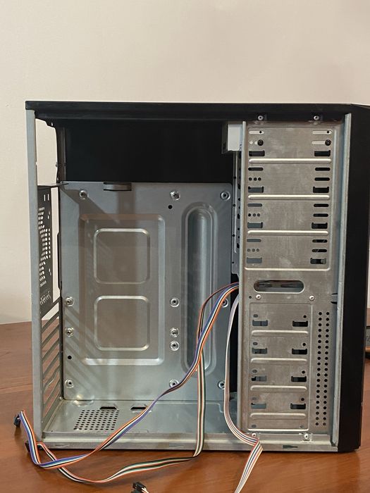 большой универсальный корпус для компьютера