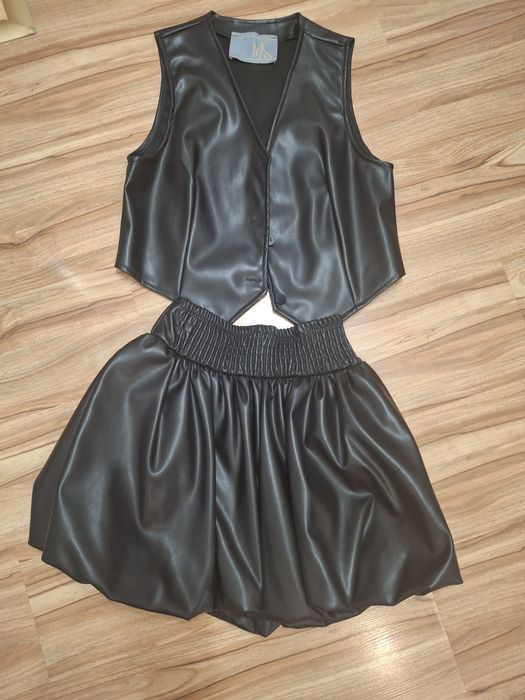 Кожен сет от две части