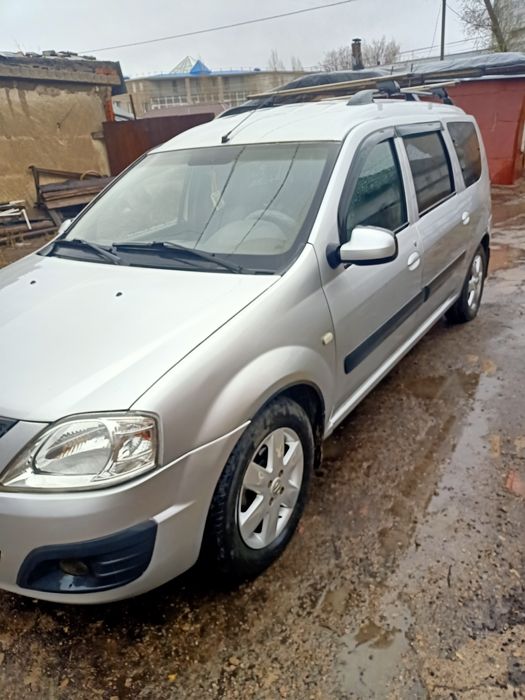 Продам автомашину Ларгус 2014 год