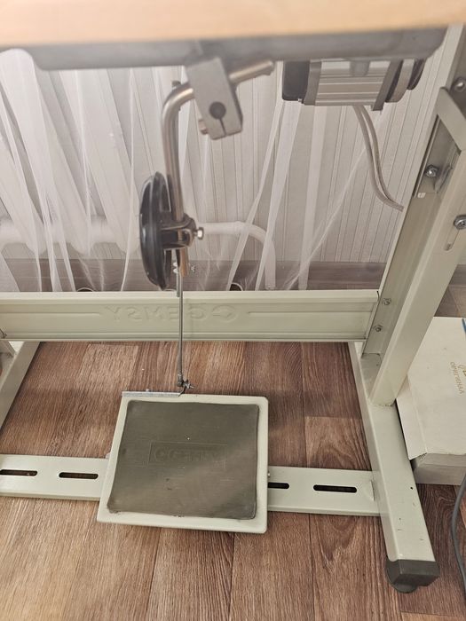 Продам швейную машину