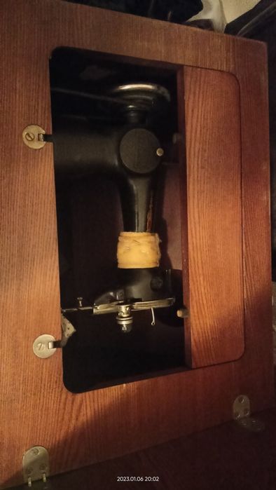 Продам швейную машинку