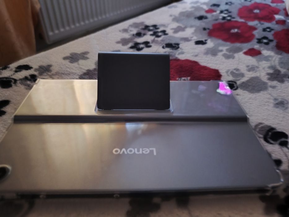 Vând tabletă Lenovo yoga plus 11.5 128gb cu 8gb ram și noua!