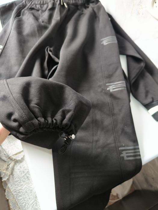 Продам женский спортивный костюм.