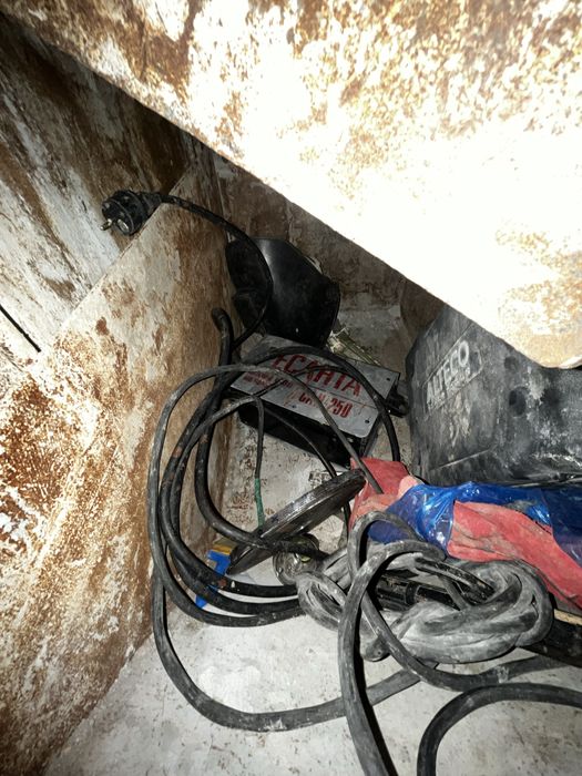 Продам контейнер и содержимое в нем