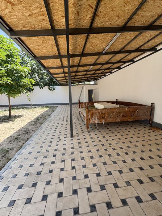 2 qavatli uy sotiladi