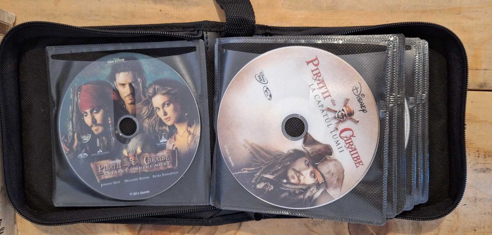 Particular! Geanta suport DVD-uri cu Filme de colectie (36 DVD-uri)