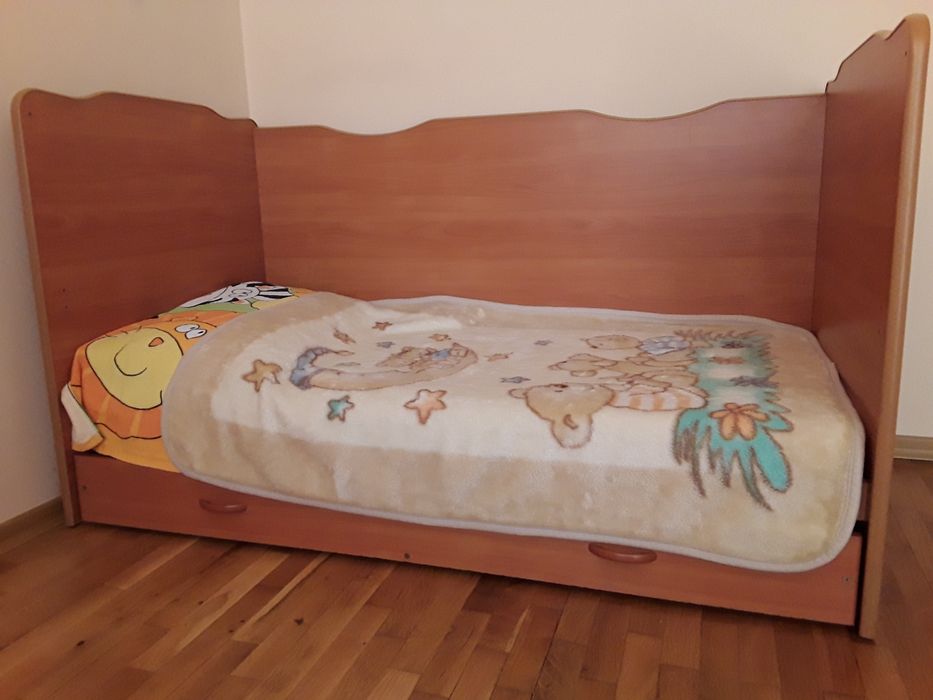 Креватче кошара за бебе/дете на две ниванива + подарък