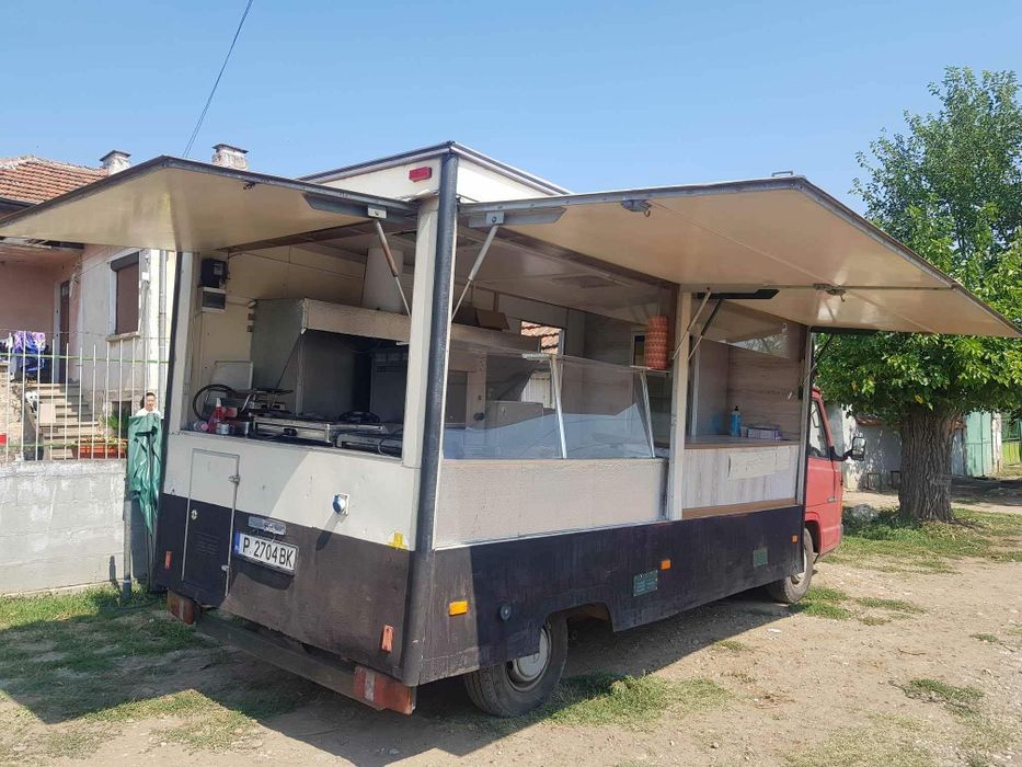 Продавам оборудван кемпер Mercedes MB100D