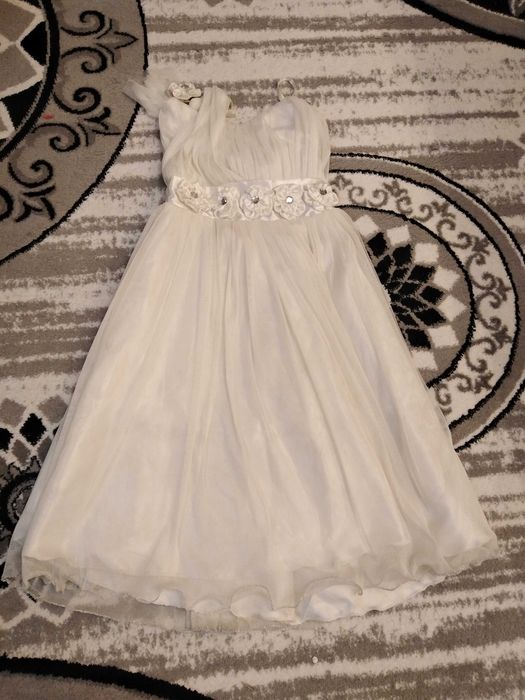 OFERTA Rochii elegante 3-8 ani 35.buc