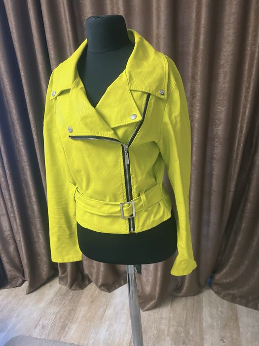 Кожено яке в жълто