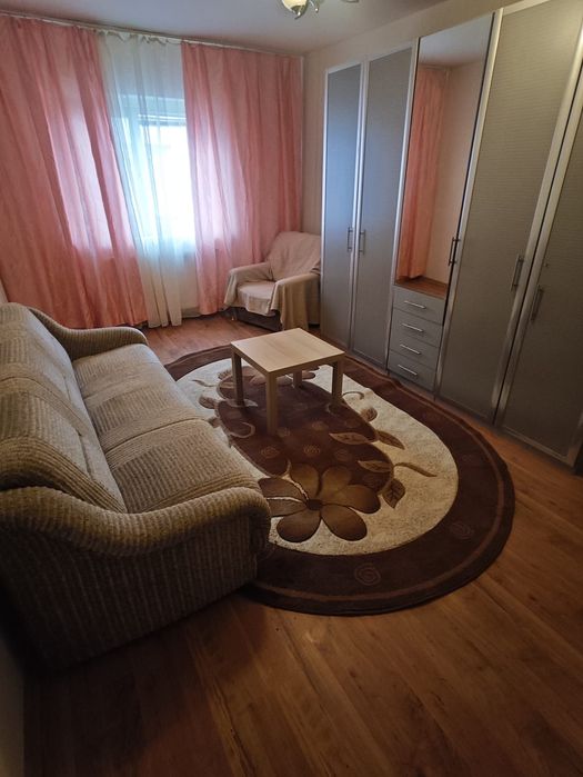 Închiriez apartament