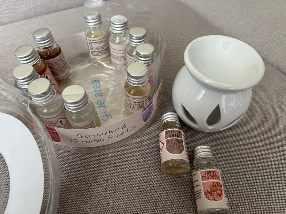 Комплект с ароматни масла и порцеланова поставка за свещ