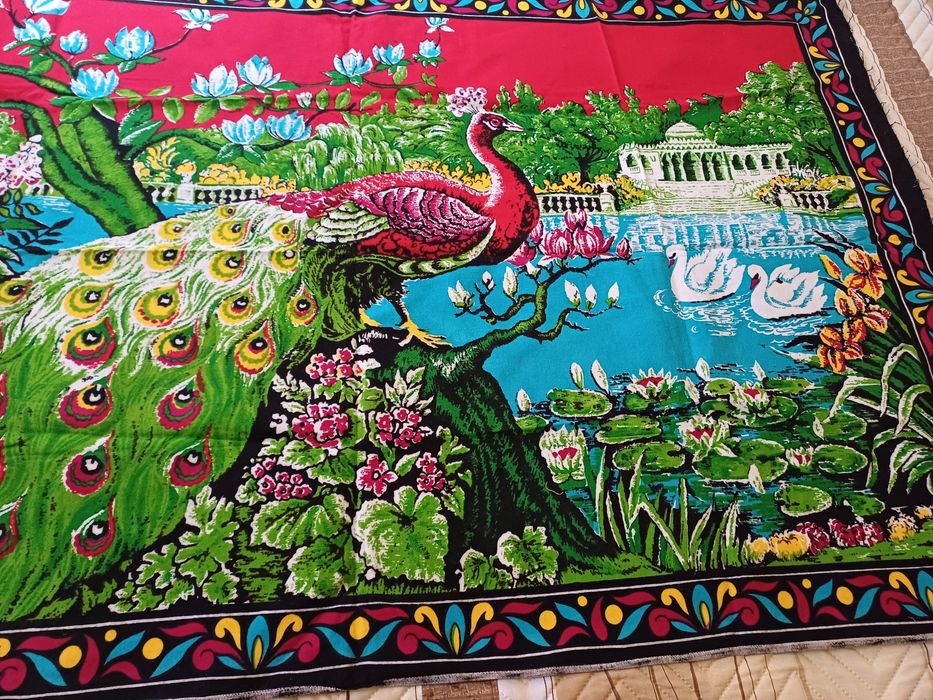 Много красиви  килимчета  на паун,ново