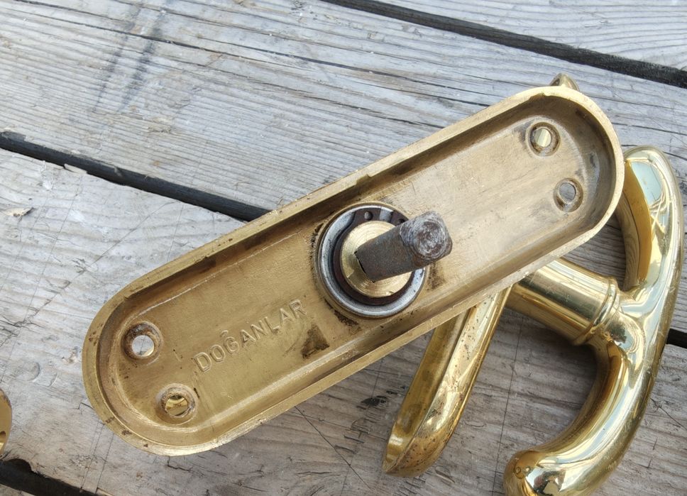 Бронзови дръжки за прозорци и врати