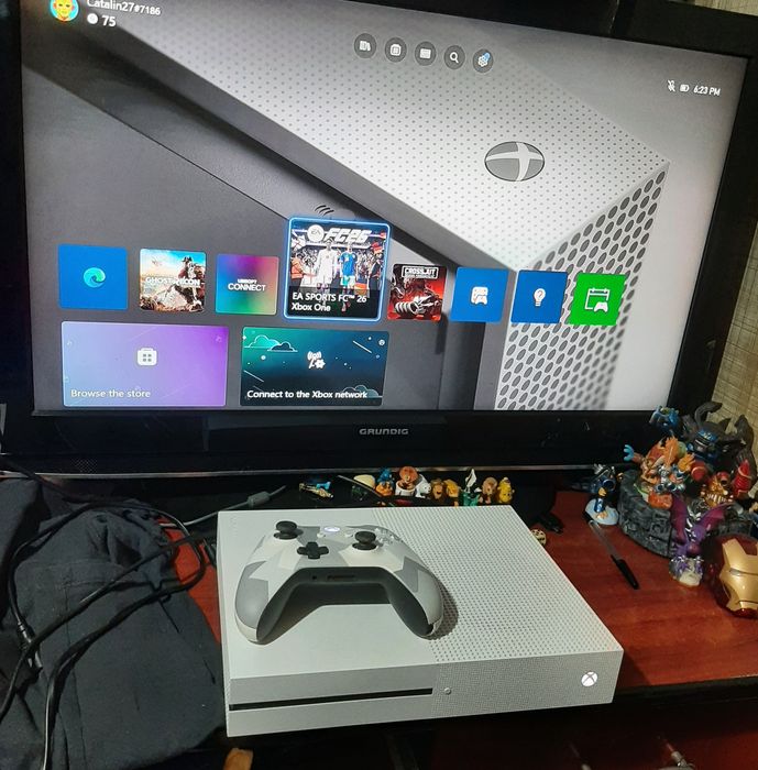 Vând Xbox one s complet în stare bună excelentă