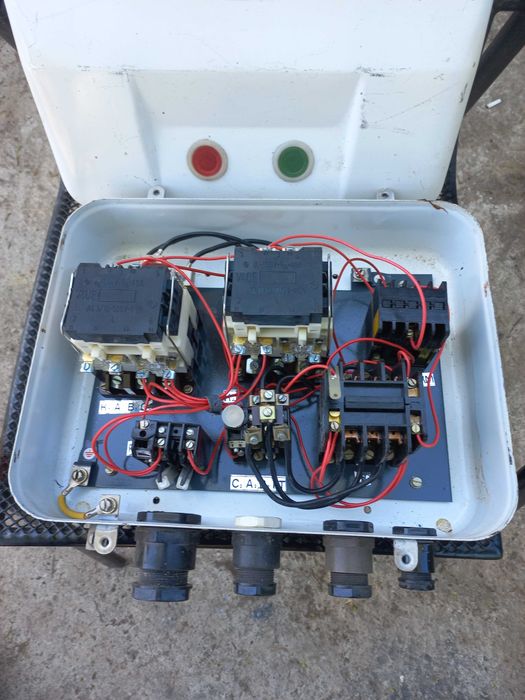 Трифазни контактори и пускатели