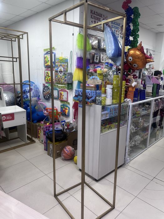 Продам стеллажи для бутика