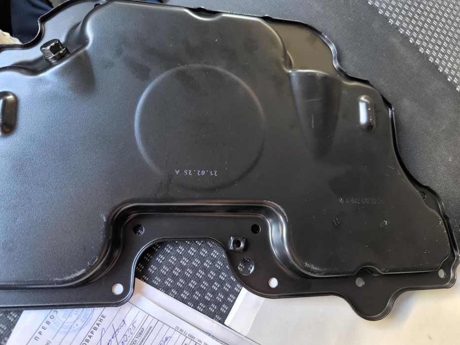 Нов оргинален Картер Мерцедес за мотор 642