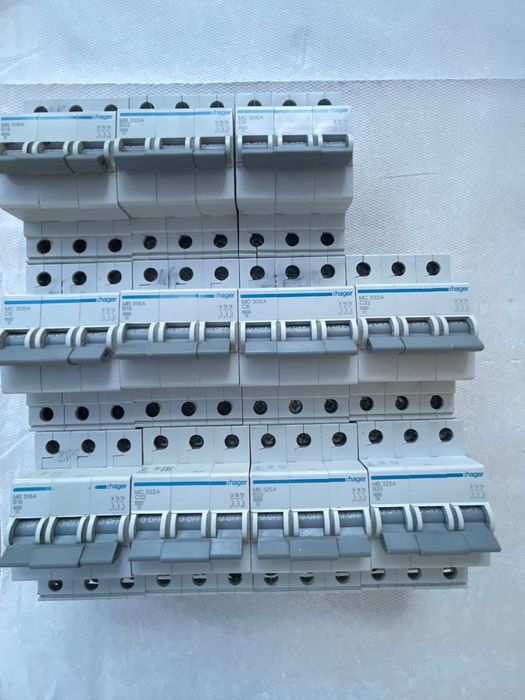 Lot sigurante Hager , contactoare esc425