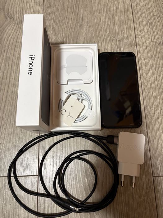 Vand iPhone 11 baterie 76%